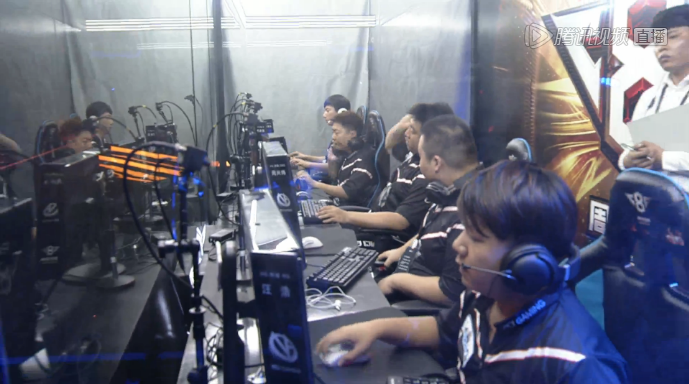 英雄联盟LPL夏季季后赛，V5首次季后赛之路就此被SN打断