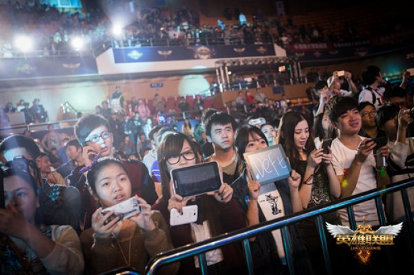 【赛后战报】仍存希望，FPX横扫TT仍有晋级登峰组的机会