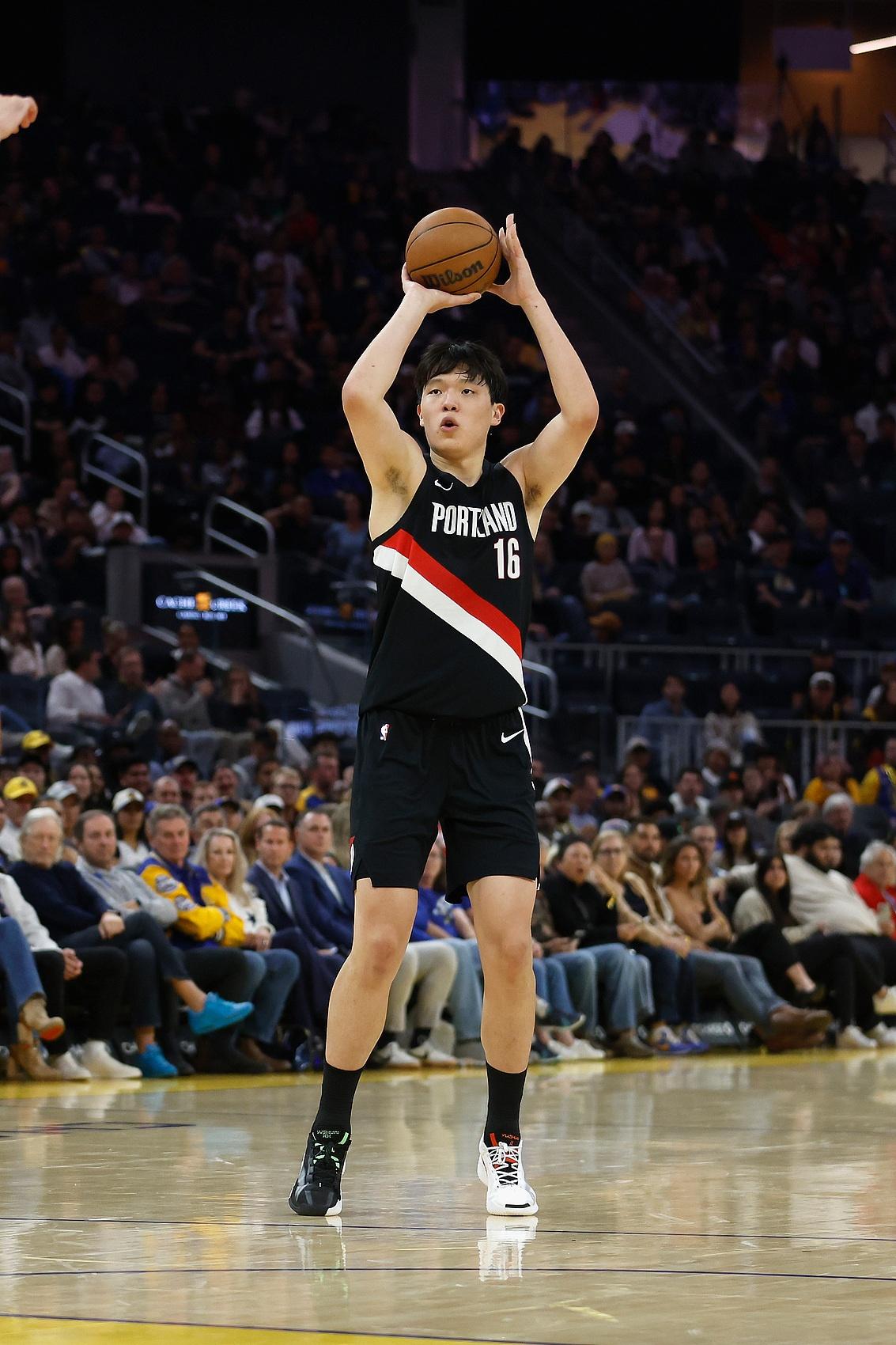 NBA｜近2季总冠军正面对决 绿衫军惊险砸金块