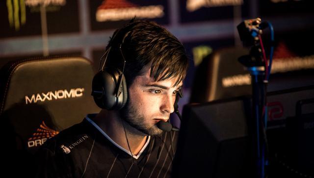 该死！ Linfeng + Starry 联手击败了 Team Puff 在 Oh My God 。